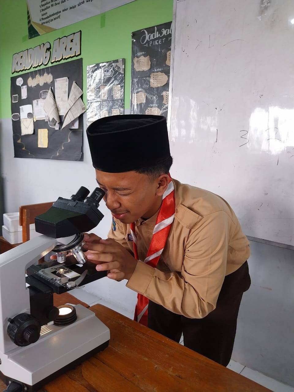 Beginilah semangat para siswa-siswi MA Darul Ulum Tlasih